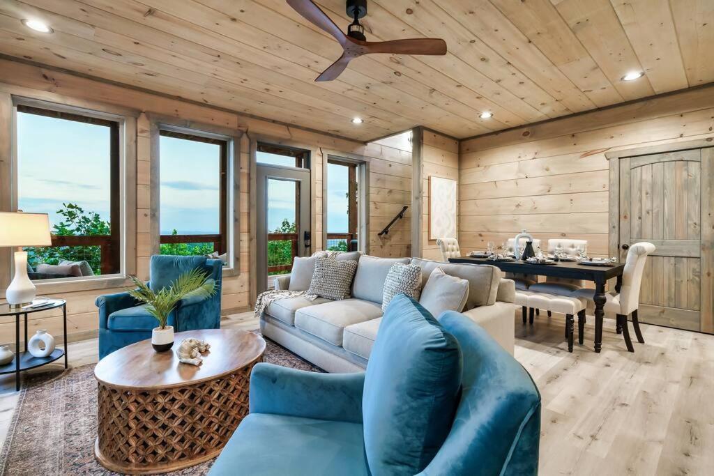 New Luxury Cabin With Stunning Mountainviews,Hottub, Firepit, Fireplace,2 Kingbeds, 2 Covereddecks,Bbqgrill, Shuffleboard And Pool Access Sevierville Luaran gambar