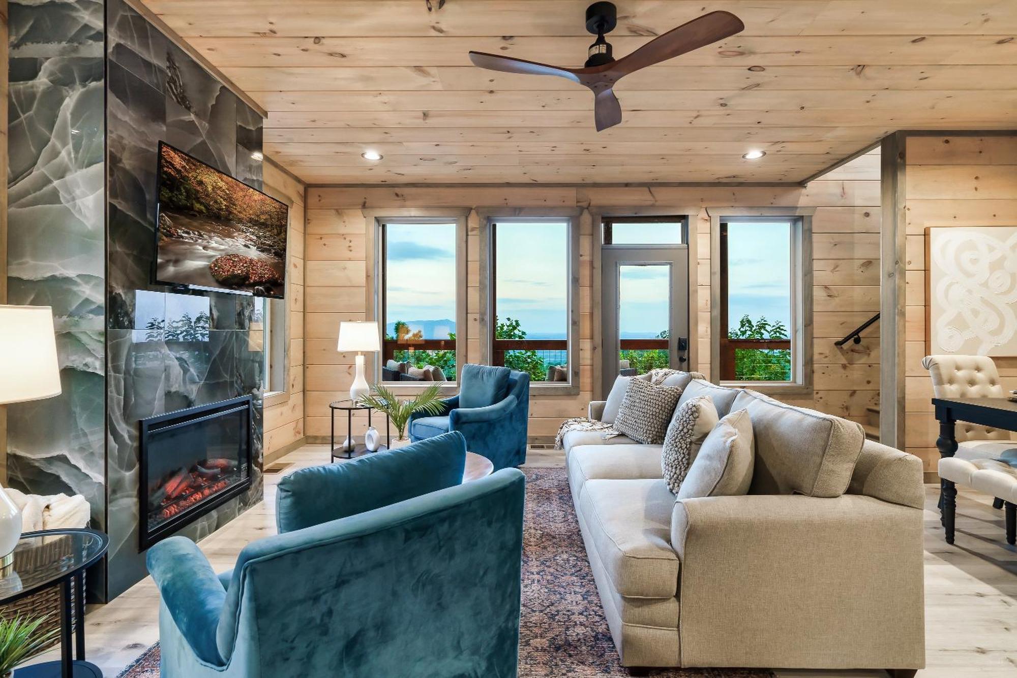 New Luxury Cabin With Stunning Mountainviews,Hottub, Firepit, Fireplace,2 Kingbeds, 2 Covereddecks,Bbqgrill, Shuffleboard And Pool Access Sevierville Luaran gambar