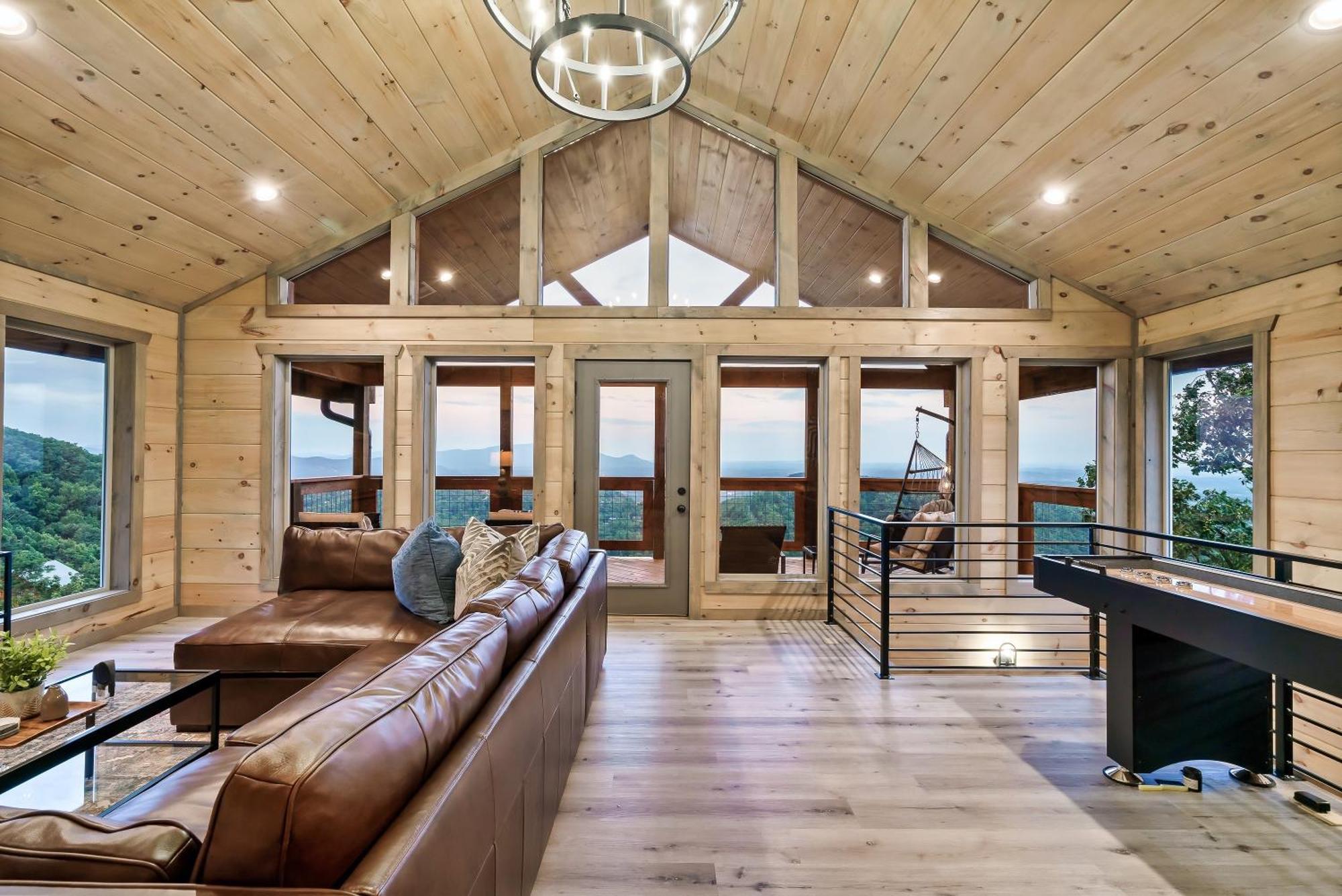 New Luxury Cabin With Stunning Mountainviews,Hottub, Firepit, Fireplace,2 Kingbeds, 2 Covereddecks,Bbqgrill, Shuffleboard And Pool Access Sevierville Luaran gambar
