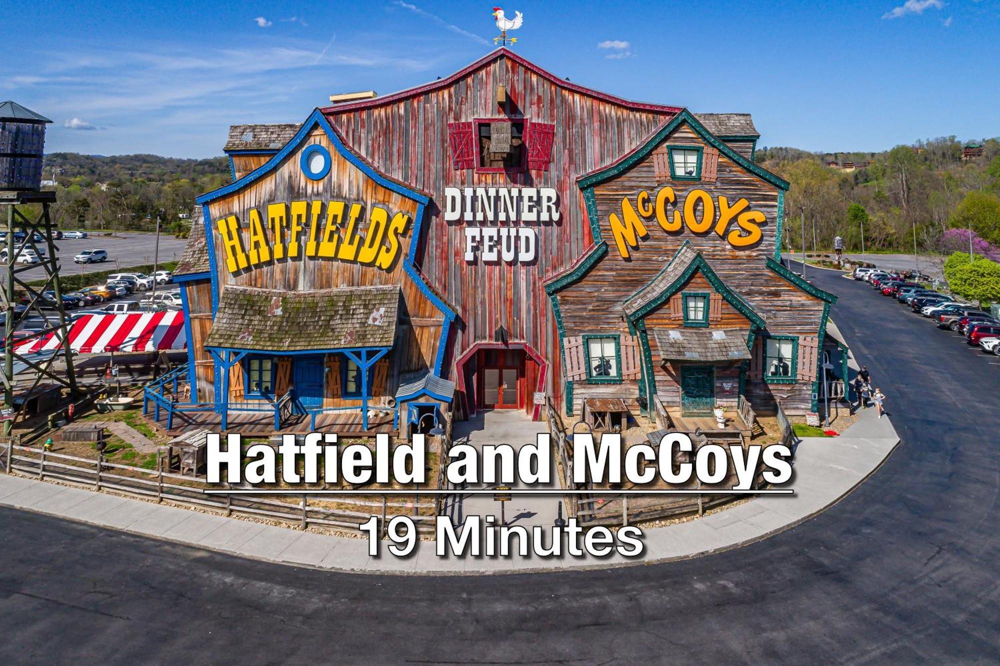 New Luxury Cabin With Stunning Mountainviews,Hottub, Firepit, Fireplace,2 Kingbeds, 2 Covereddecks,Bbqgrill, Shuffleboard And Pool Access Sevierville Luaran gambar