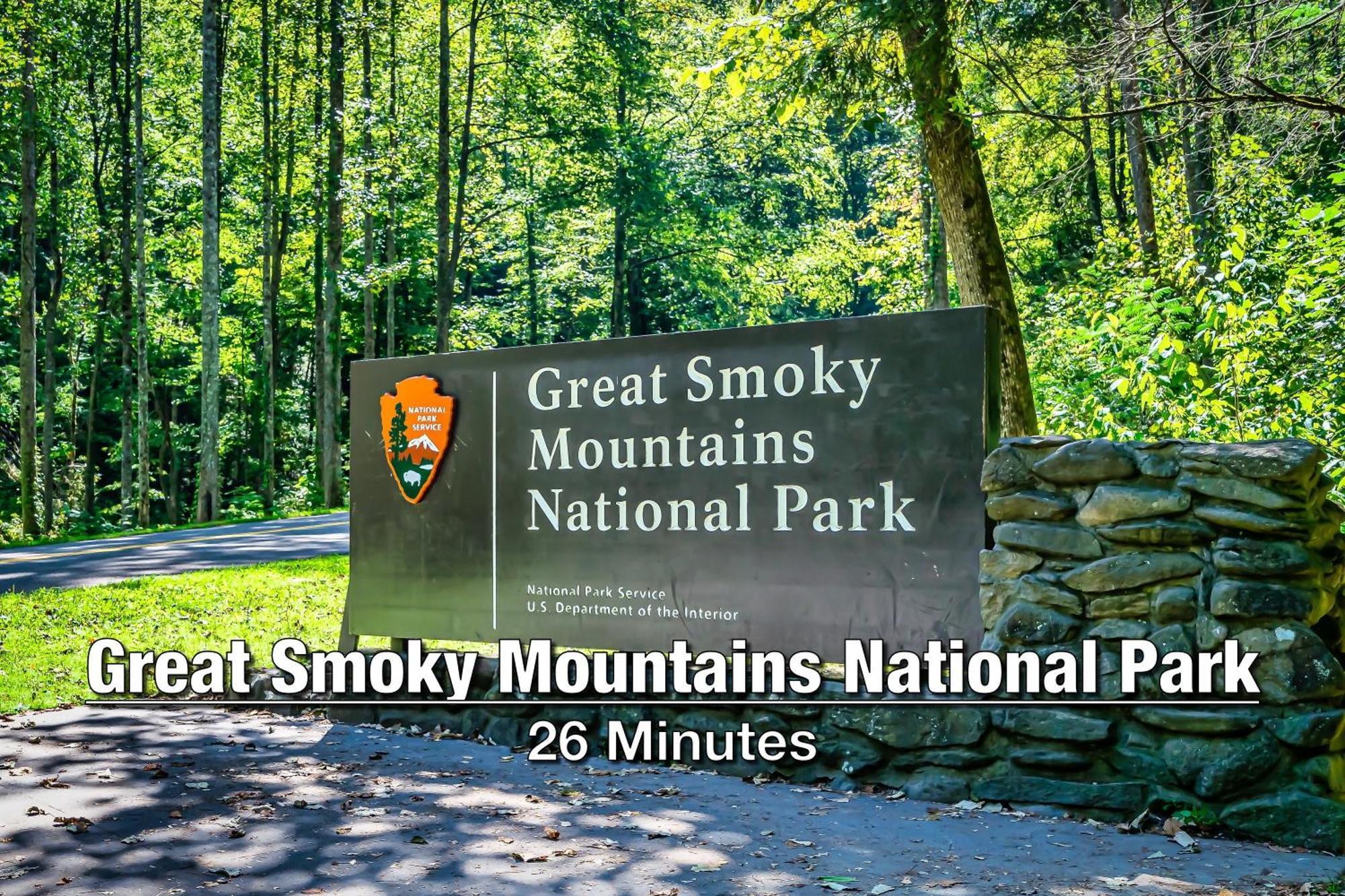 New Luxury Cabin With Stunning Mountainviews,Hottub, Firepit, Fireplace,2 Kingbeds, 2 Covereddecks,Bbqgrill, Shuffleboard And Pool Access Sevierville Luaran gambar