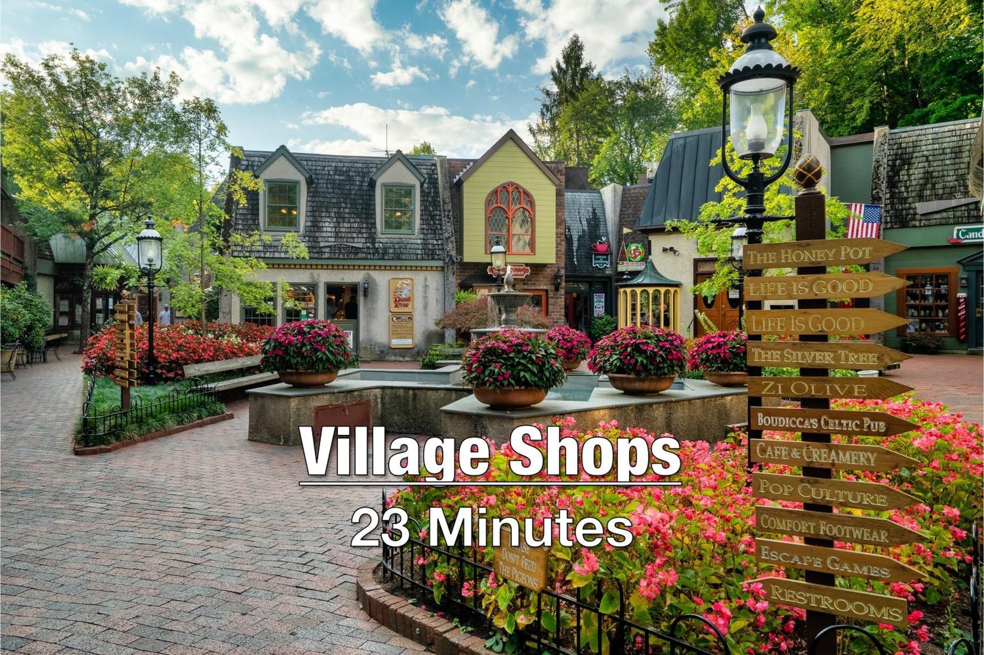 New Luxury Cabin With Stunning Mountainviews,Hottub, Firepit, Fireplace,2 Kingbeds, 2 Covereddecks,Bbqgrill, Shuffleboard And Pool Access Sevierville Luaran gambar
