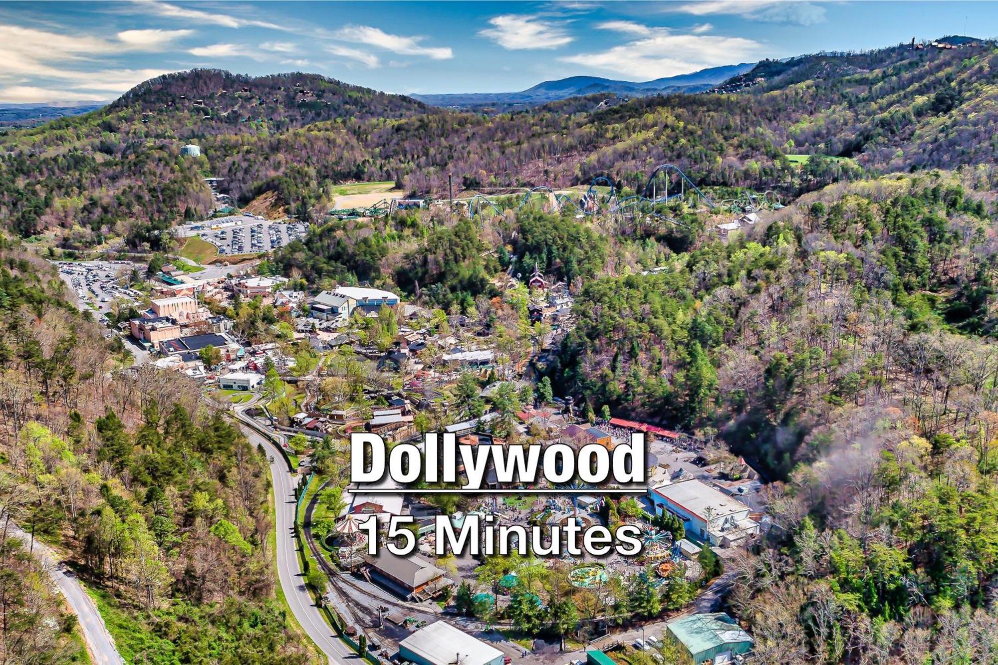 New Luxury Cabin With Stunning Mountainviews,Hottub, Firepit, Fireplace,2 Kingbeds, 2 Covereddecks,Bbqgrill, Shuffleboard And Pool Access Sevierville Luaran gambar