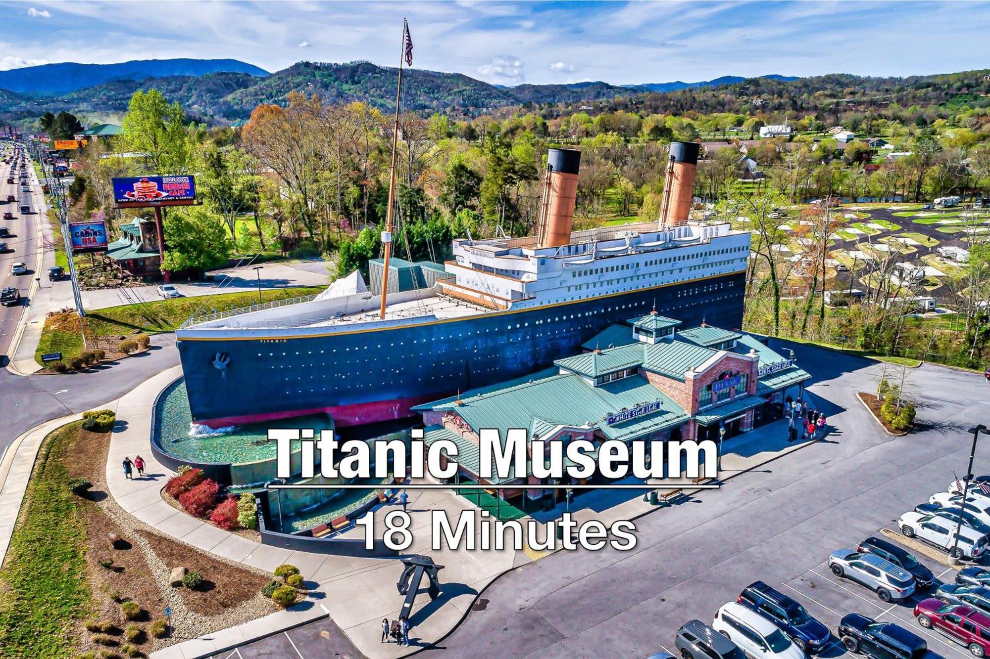 New Luxury Cabin With Stunning Mountainviews,Hottub, Firepit, Fireplace,2 Kingbeds, 2 Covereddecks,Bbqgrill, Shuffleboard And Pool Access Sevierville Luaran gambar